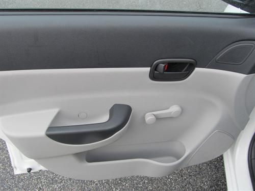 Hyundai Accent 2009 photo 4