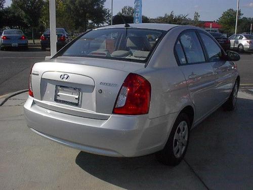 Hyundai Accent 2009 photo 2