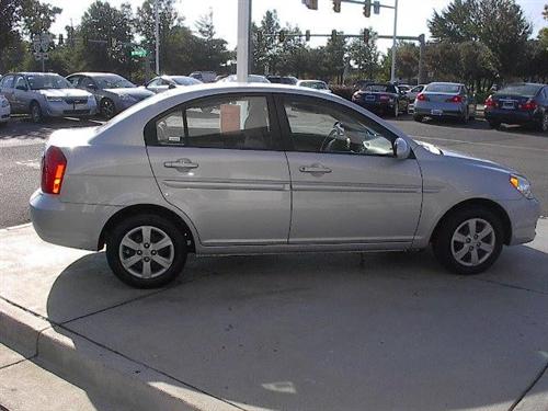 Hyundai Accent 2009 photo 3