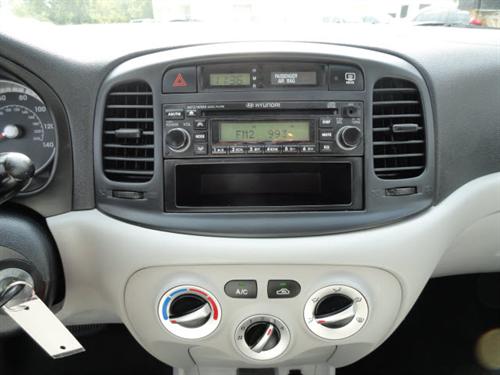 Hyundai Accent 2009 photo 2