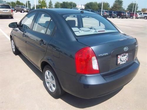 Hyundai Accent 2009 photo 3