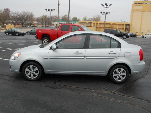Hyundai Accent 2009 photo 1