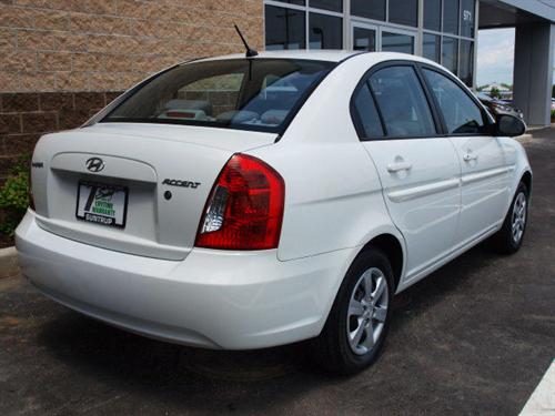 Hyundai Accent 2009 photo 2