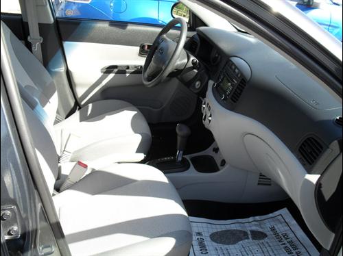 Hyundai Accent 2009 photo 2