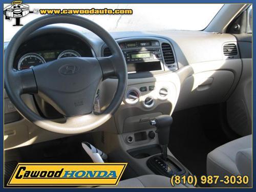 Hyundai Accent 2009 photo 2