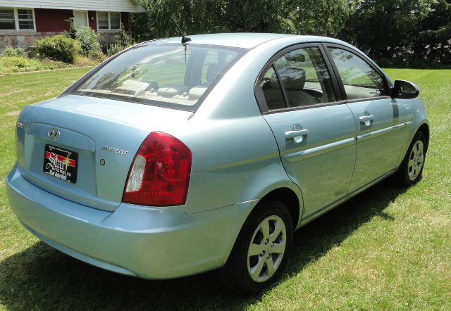 Hyundai Accent 2009 photo 1