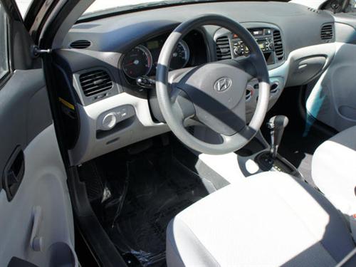 Hyundai Accent 2009 photo 2