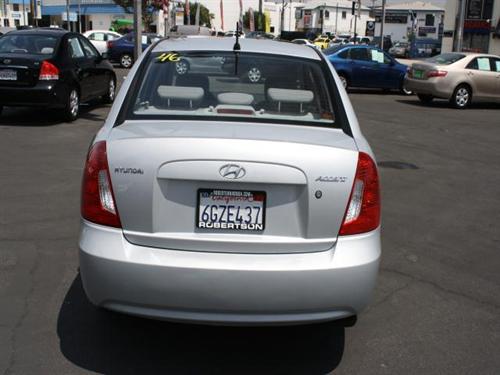 Hyundai Accent 2009 photo 4