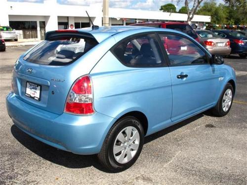 Hyundai Accent 2009 photo 1