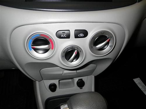 Hyundai Accent 2009 photo 1