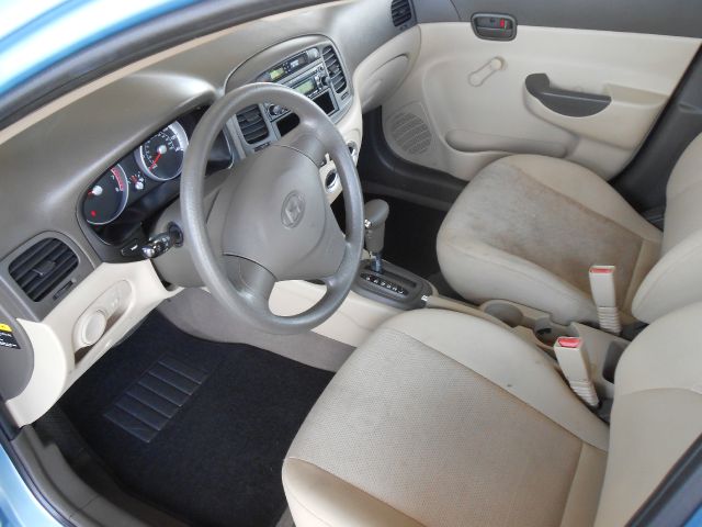 Hyundai Accent 2009 photo 2