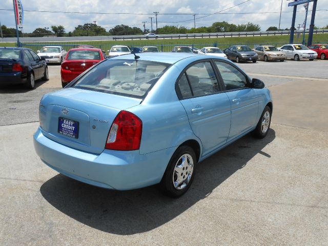 Hyundai Accent 2009 photo 3