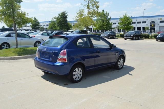 Hyundai Accent 2009 photo 2