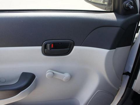 Hyundai Accent 2009 photo 1
