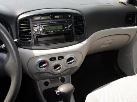 Hyundai Accent 2009 photo 2