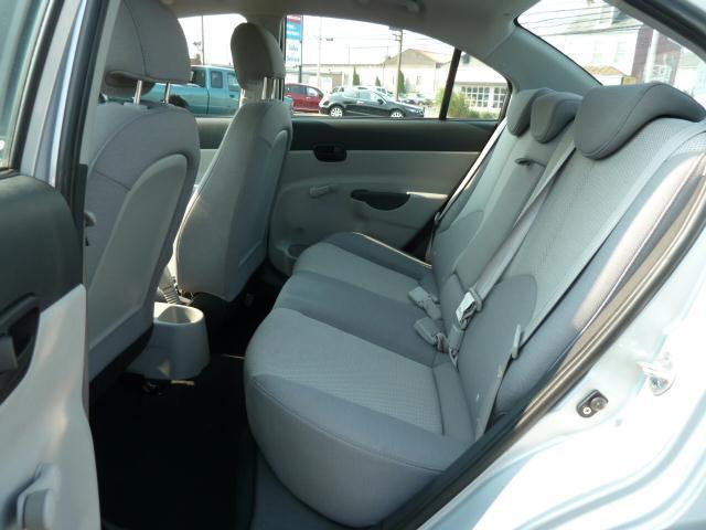 Hyundai Accent 2009 photo 3