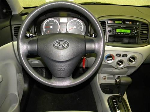 Hyundai Accent 2009 photo 2
