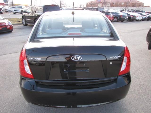 Hyundai Accent 2010 photo 3