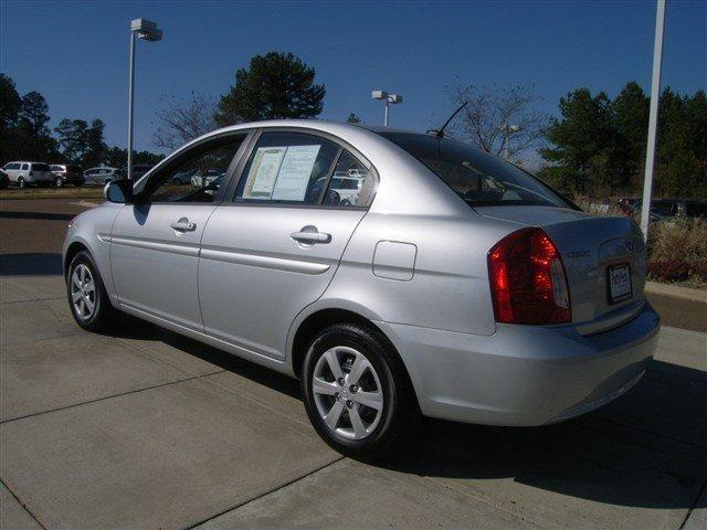 Hyundai Accent 2010 photo 2