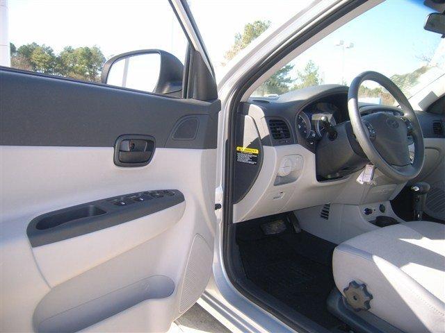 Hyundai Accent 2010 photo 3