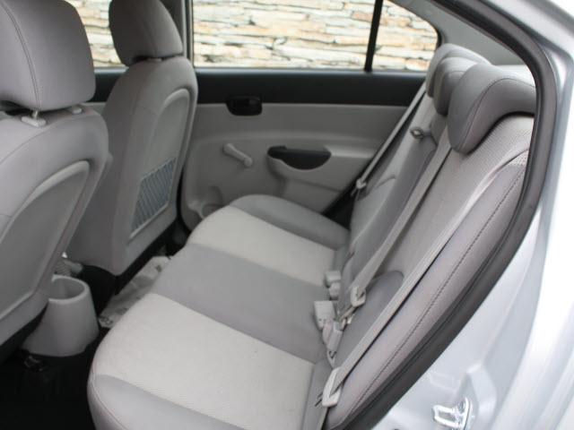 Hyundai Accent 2010 photo 4