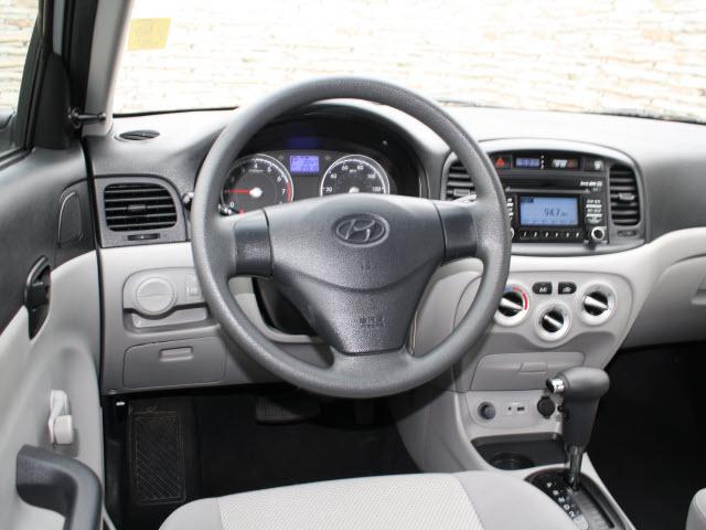 Hyundai Accent 2010 photo 5