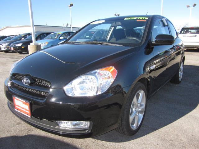 Hyundai Accent SE Hatchback