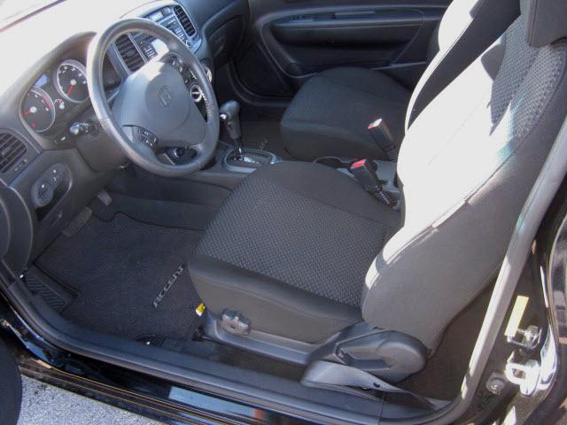 Hyundai Accent 2010 photo 3