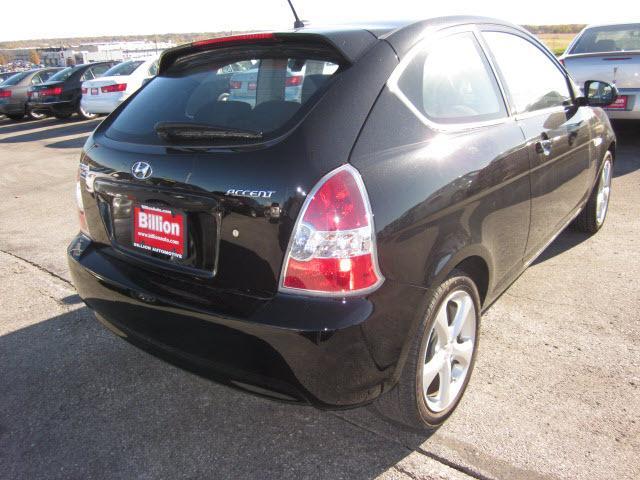 Hyundai Accent 2010 photo 4
