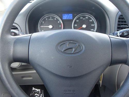 Hyundai Accent 2010 photo 2