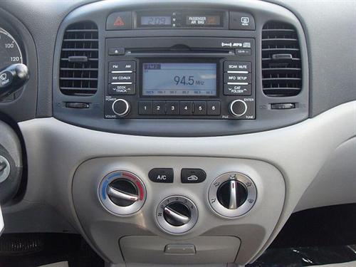 Hyundai Accent 2010 photo 4