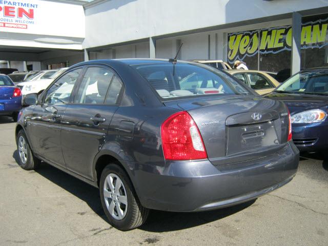Hyundai Accent 2010 photo 2