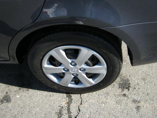 Hyundai Accent 2010 photo 3