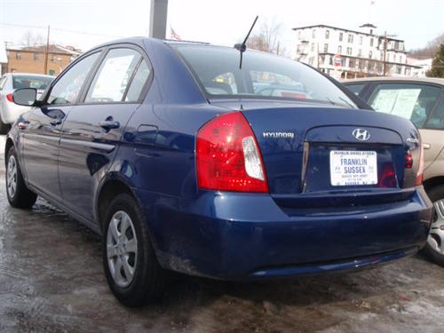 Hyundai Accent 2010 photo 2