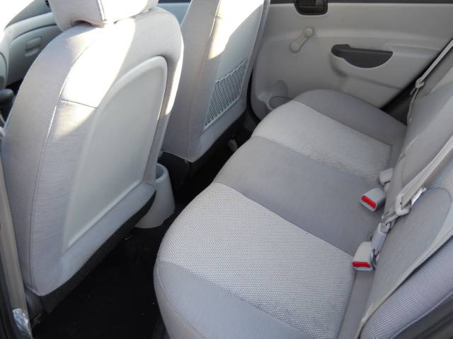 Hyundai Accent 2010 photo 3