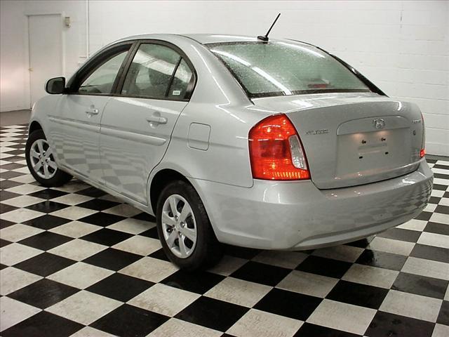 Hyundai Accent 2010 photo 4