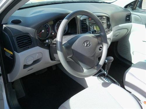 Hyundai Accent 2010 photo 2