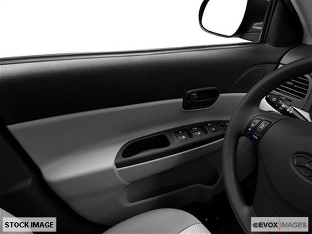 Hyundai Accent 2010 photo 3