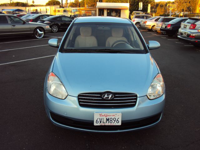 Hyundai Accent 2010 photo 3