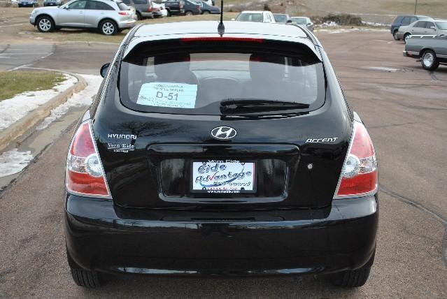 Hyundai Accent 2010 photo 1