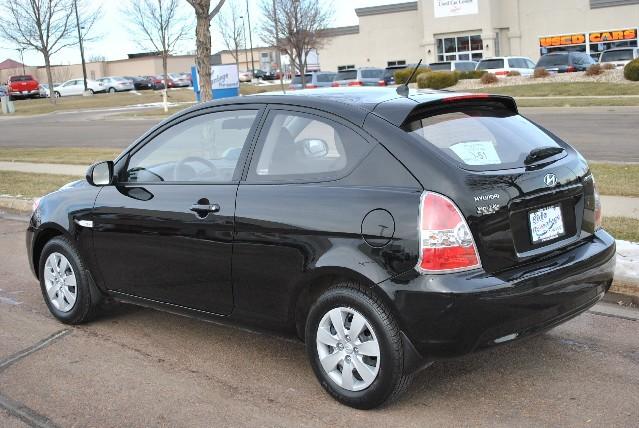 Hyundai Accent 2010 photo 3