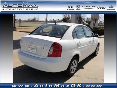 Hyundai Accent 2010 photo 2