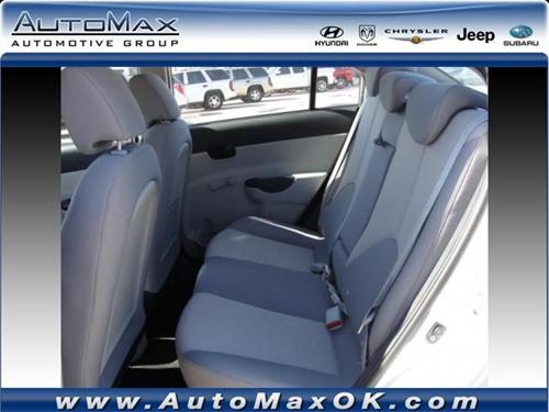 Hyundai Accent 2010 photo 4