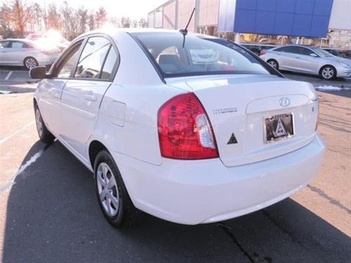 Hyundai Accent 2010 photo 2