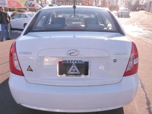Hyundai Accent 2010 photo 3