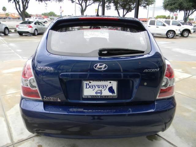 Hyundai Accent 2010 photo 1