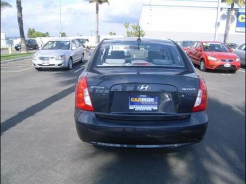 Hyundai Accent 2010 photo 4