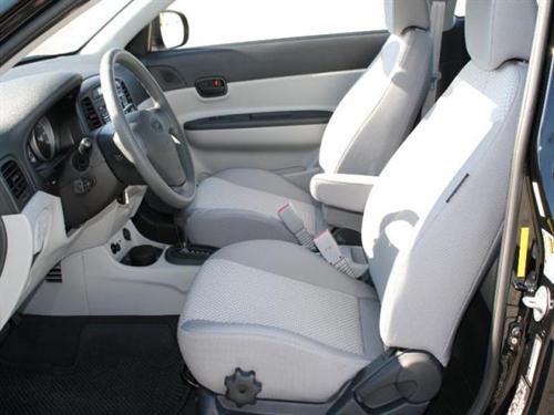 Hyundai Accent 2010 photo 3