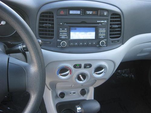 Hyundai Accent 2010 photo 1