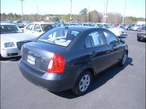 Hyundai Accent 2010 photo 3